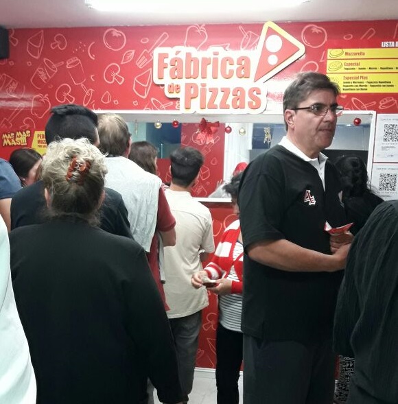 FABRICA DE PIZZAS: La locura llegó a la Costa Atlántica